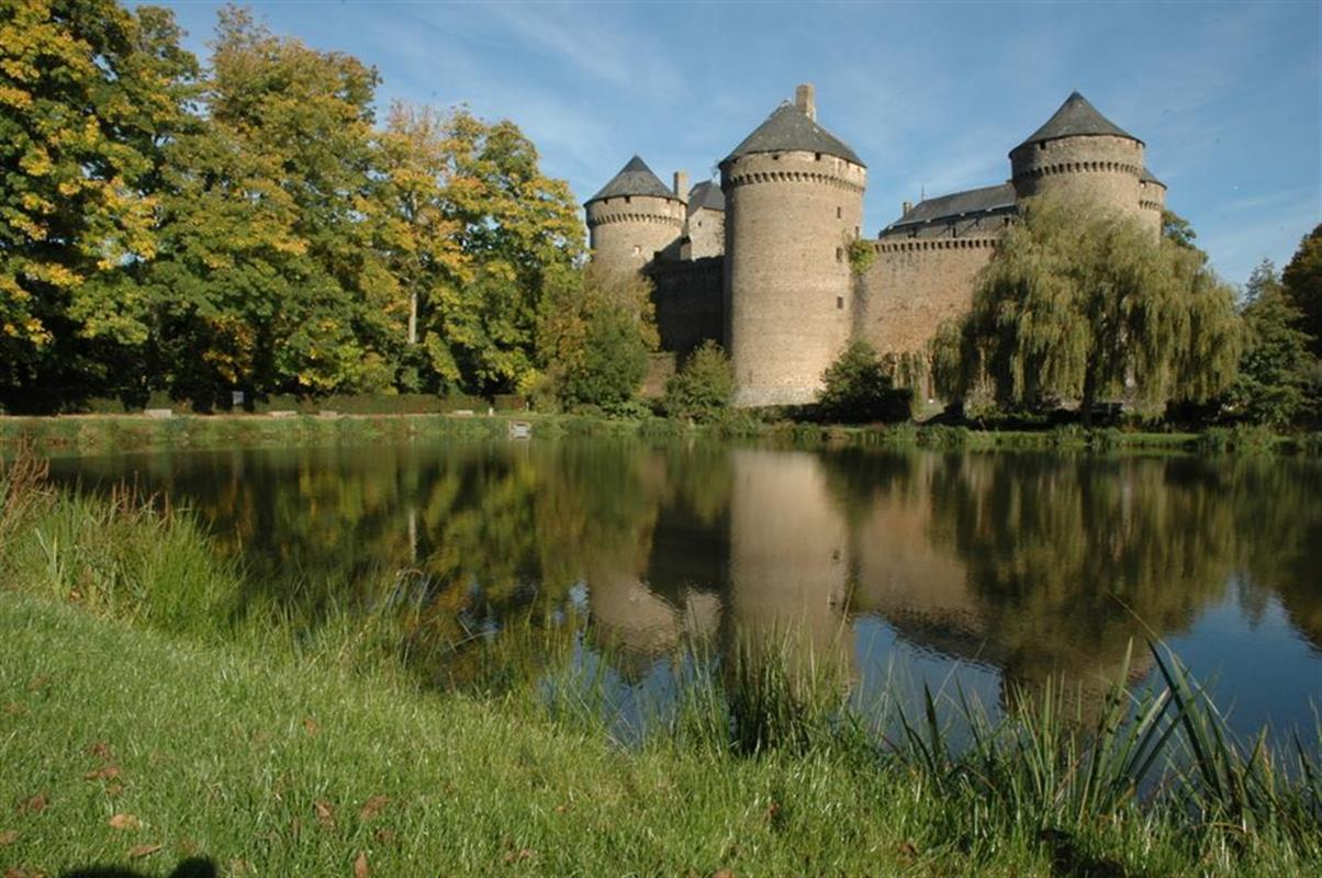Lassay - Un Puissant Château Fort 